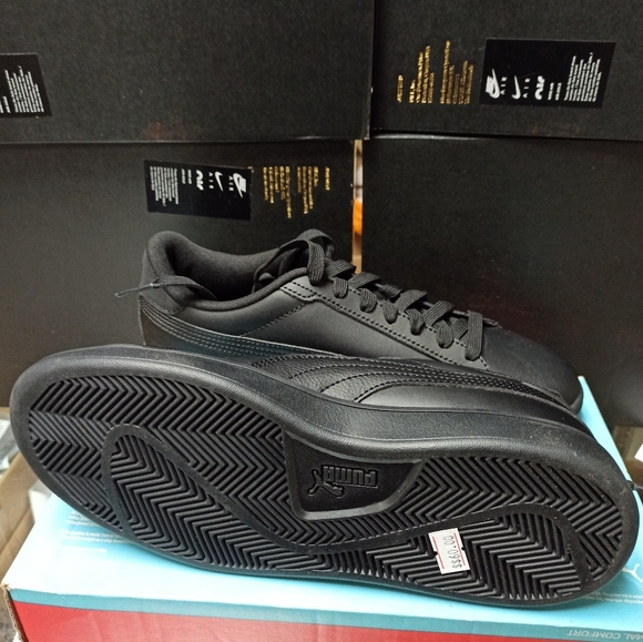 Puma - Picture 4 of 5